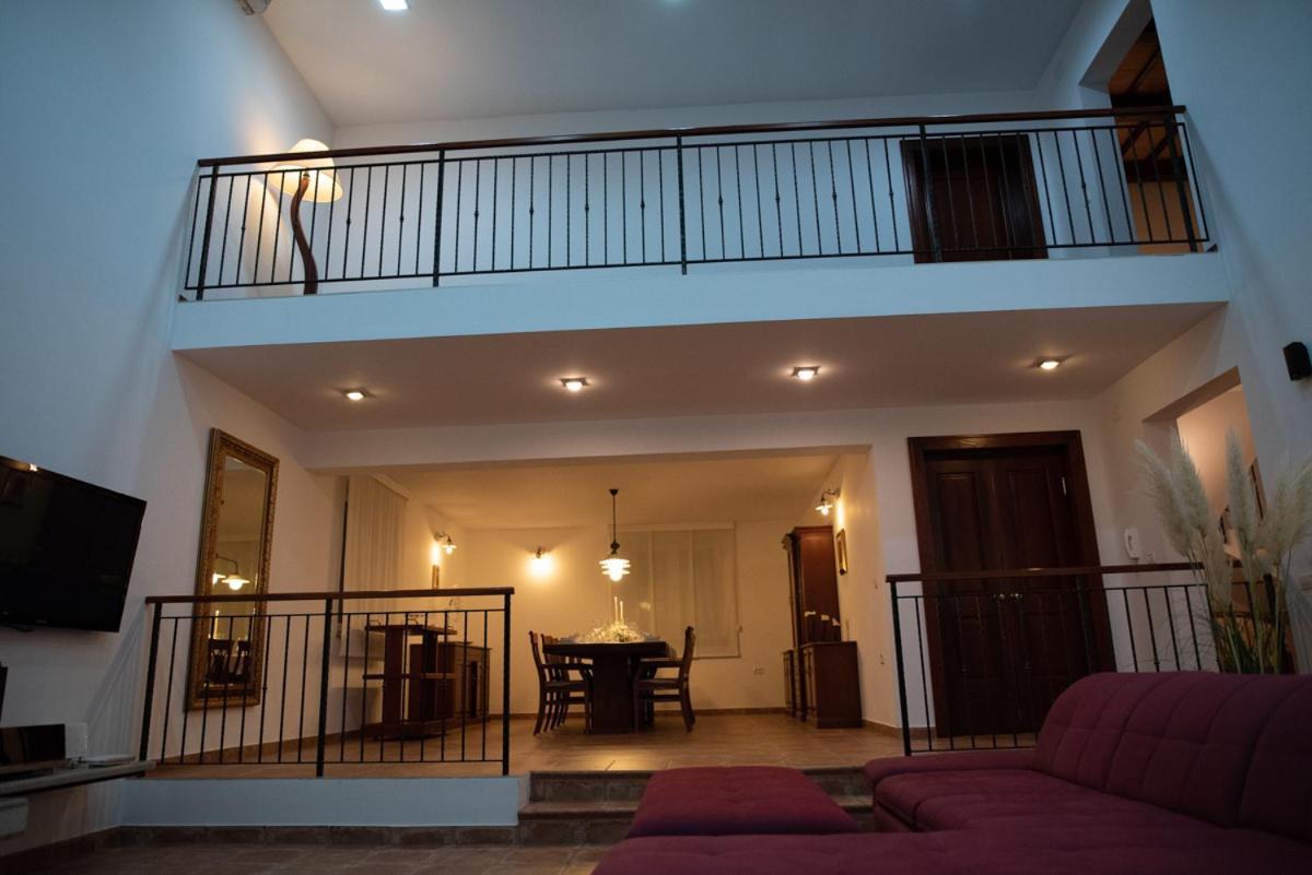 Castle House Rooms, Swimming Pool & Sauna & Tennis Court & Wine Cellar Сезана Экстерьер фото