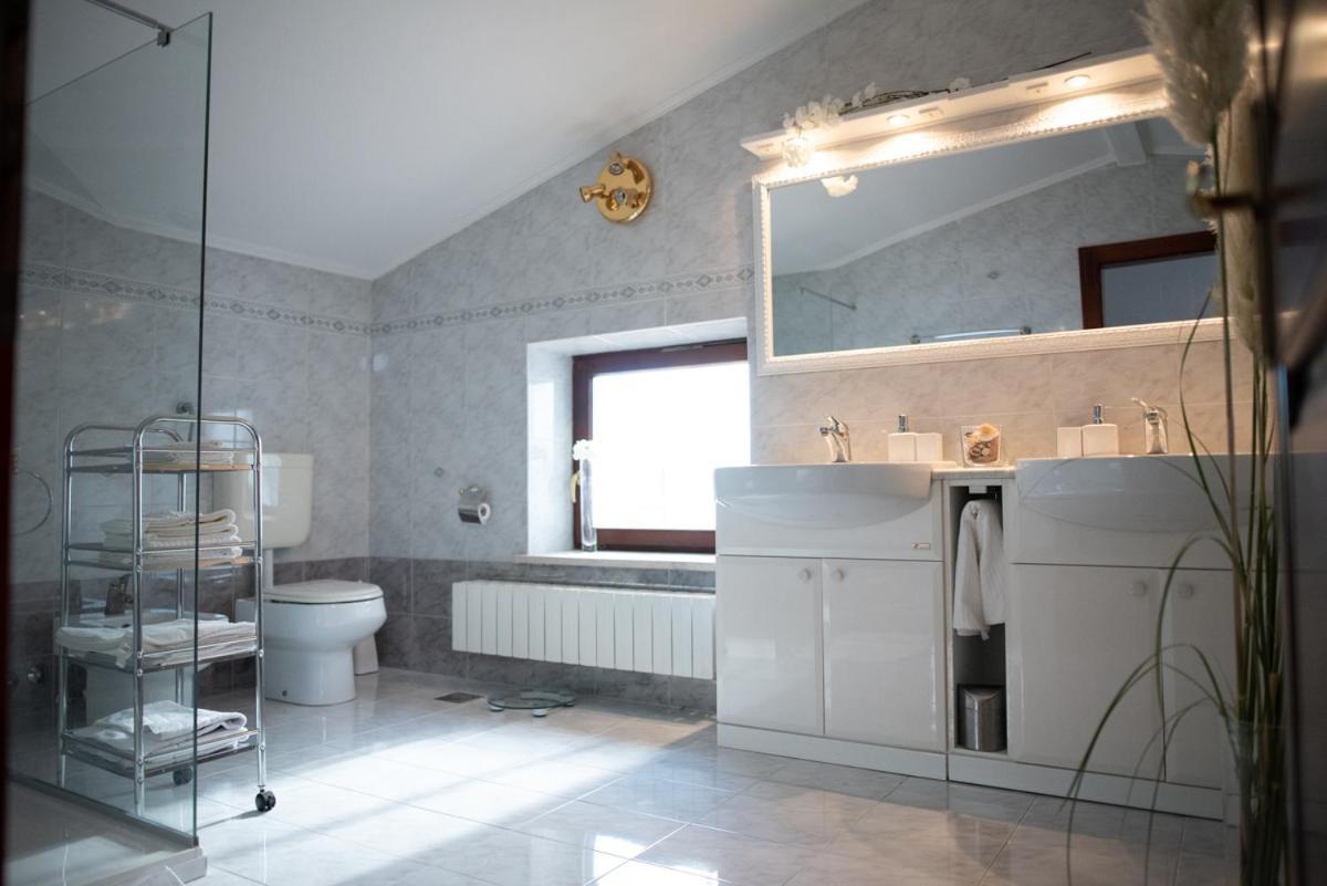 Castle House Rooms, Swimming Pool & Sauna & Tennis Court & Wine Cellar Сезана Экстерьер фото