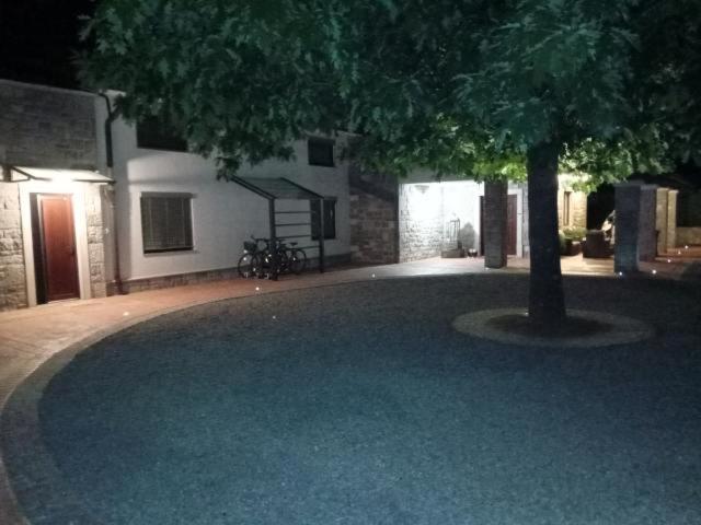 Castle House Rooms, Swimming Pool & Sauna & Tennis Court & Wine Cellar Сезана Экстерьер фото