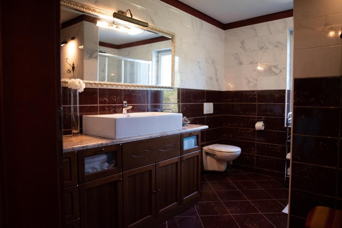 Castle House Rooms, Swimming Pool & Sauna & Tennis Court & Wine Cellar Сезана Экстерьер фото