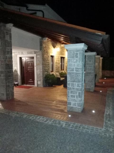 Castle House Rooms, Swimming Pool & Sauna & Tennis Court & Wine Cellar Сезана Экстерьер фото